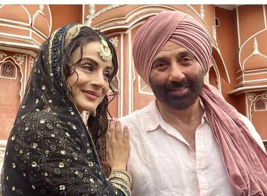 ਬਾਰਡਰ 2 ਬਾਕਸ ਆਫਿਸ 'ਤੇ ਹਿੱਟ ਰਹੀ ਅਤੇ 65.57 ਕਰੋੜ ਰੁਪਏ ਕਮਾਏ ਸੀ। ਇਸ ਨਾਲ ਇਹ ਫਿਲਮ ਸਾਲ 1997 ਦੀ ਸਭ ਤੋਂ ਵੱਧ ਕਮਾਈ ਕਰਨ ਵਾਲੀ ਫਿਲਮ ਬਣ ਗਈ।
