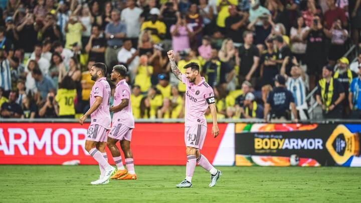 এই নিয়ে সাত ম্যাচে ইন্টার মায়ামির হয়ে ১০ গোল করে ফেললেন মেসি। হয়ে গেলেন ইন্টারের সর্বকালীন তৃতীয় সর্বোচ্চ গোলদাতা।