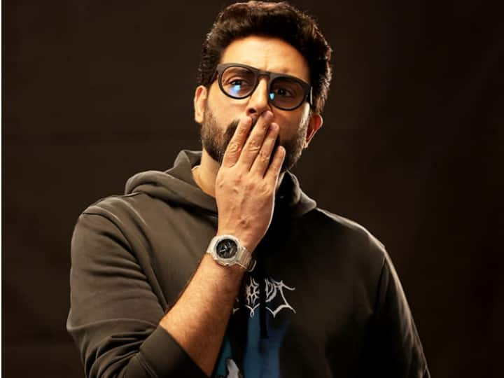 Abhishek Bachchan Kissa: अभिषेक बच्चन हाल ही में फिल्म ‘घूमर’ में नजर आए है. फिल्म में उनके काम को काफी सराहा भी जा रहा है. लेकिन क्या आप जानते हैं कि एक बार एक्टर ने एक सीन देने में 17 टेक लिए थे.