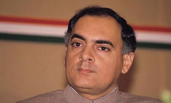 আদ্যোপান্ত রাজনৈতিক পরিবারের সদস্য হলেও, রাজনীতির প্রতি আগ্রহ ছিল না তেমন। বরং নিজের জীবনকে অন্য আকার দিতে চেয়েছিলেন তিনি। কিন্তু পরিস্থিতির চাপেই বদলে যায় জীবনের গতিপথ। নেহরু-গাঁধী পরিবারের রাজনৈতিক উত্তরাধিকার হয়ে ওঠেন রাজীব গাঁধী। মাত্র ৪০ বছর বয়সে, কনিষ্ঠতম প্রধানমন্ত্রী হিসেবে দেশের দায়িত্ব নেন।