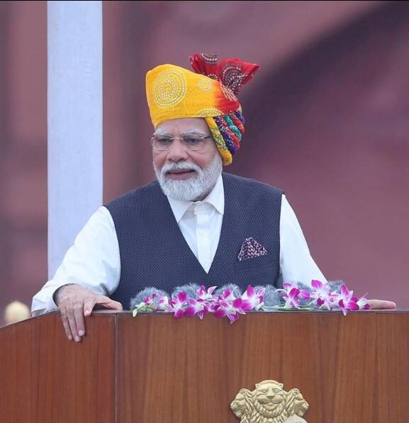 ਉਨ੍ਹਾਂ ਨੇ ਜਨ ਧਨ ਖਾਤਿਆਂ ਦੀ ਗਿਣਤੀ 50 ਕਰੋੜ ਤੋਂ ਪਾਰ ਹੋਣ ’ਤੇ ਇਸ ਨੂੰ ਮਹੱਤਵਪੂਰਨ ਮੀਲ ਪੱਥਰ ਕਰਾਰ ਦਿੱਤਾ ਹੈ। ਉਨ੍ਹਾਂ ਟਵਿੱਟਰ ਰਾਹੀਂ ਇਸ ਦੀ ਪ੍ਰਸ਼ੰਸਾ ਕਰਦਿਆਂ ਕਿਹਾ ਕਿ ਖ਼ੁਸ਼ੀ ਦੀ ਗੱਲ ਹੈ ਕਿ ਅੱਧੇ ਤੋਂ ਵੱਧ ਅਕਾਊਂਟ ਮਹਿਲਾਵਾਂ ਦੇ ਹਨ।