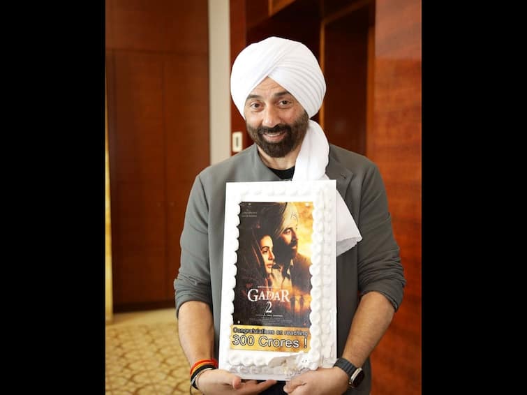 Sunny Deol Denies Signing 'Border 2' After Gadar 2 'Would Be Announcing Something Special Soon' Sunny Deol Denies Signing 'Border 2', 'Would Be Announcing Something Special Soon' Says 'Gadar 2' Actor