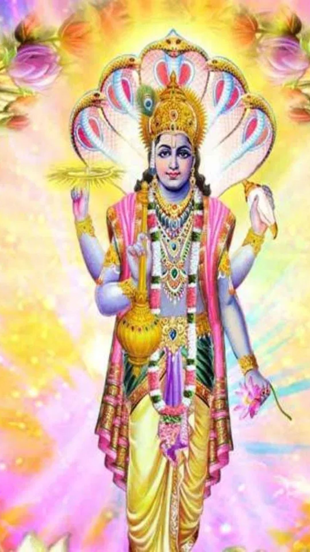 ब्रह्मांड में सबसे शक्तिशाली भगवान विष्णु और शिव को माना जाता है.