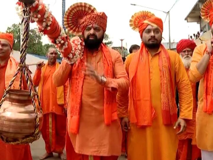 आमदार दिलीप लांडे यांच्या नेतृत्वाखाली ही भव्य कावड यात्रा काढण्यात आली होती. 6