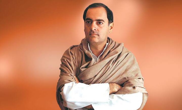 ঐতিহ্য, সংস্কৃতিকে হৃদয়ে রেখেই আধুনিকতার পথে ভারতকে নিয়ে যেতে চেয়েছিলেন রাজীব গাঁধী। তিনি বলেছিলেন, ‘‘শিল্প বিপ্লব শামিল হওয়ার সুযোগ হাতছাড়া হয়েছে ভারতের। কম্পিউটার বিপ্লব থেকে নিজেদের বিরত রাখা চলবে না।’’