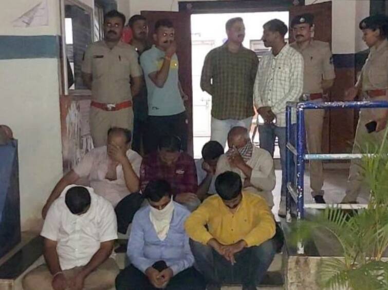 7 people arrested for gambling in private Vidyapith in Talaja Bhavnagar: શિક્ષણ જગતને કલંકિત કરતો કિસ્સો! શાળામાં જુગાર મરી રહ્યા હતા મોટા માથાઓ, ત્યારે જ ત્રાટકી પોલીસ