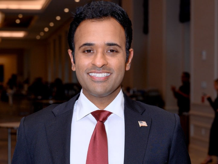 US Presidential Election 2024: Who is Vivek Ramaswamy? Hit the headlines as soon as he won the first Republican debate in America US Presidential Election 2024: કોણ છે વિવેક રામાસ્વામી? અમેરિકામાં પ્રથમ રિપબ્લિકન ડિબેટ જીતતાની સાથે જ હેડલાઈન્સમાં આવ્યા