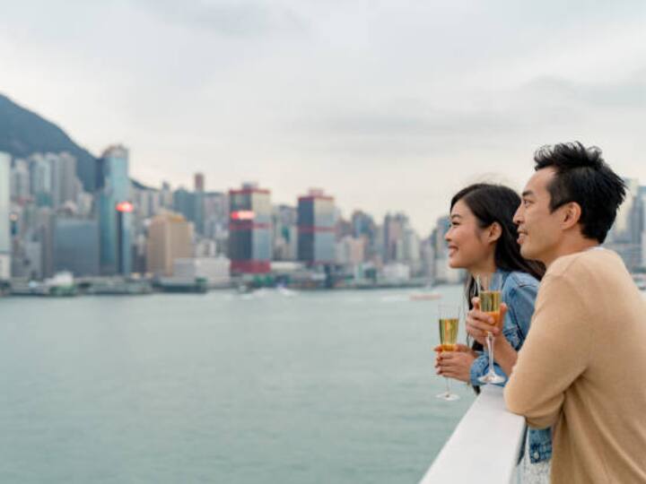 चीन में युवा ज़ियाहोंग शू जैसे सोशल मीडिया प्लेटफॉर्म पर कॉम्प्लिकेटेड रिश्तों से बचने के लिए टेंपरेरी साझेदारों की तलाश कर रहे हैं.