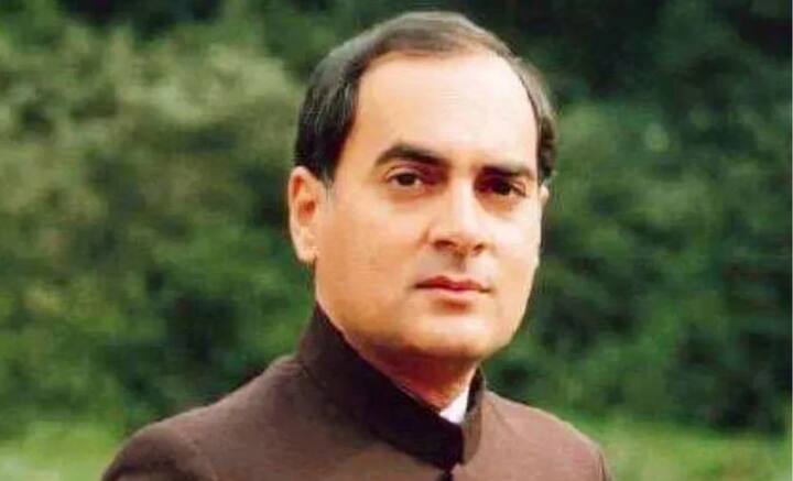 ঔপনিবেশিক শাসনের ক্ষত আজও বয়ে চলেছে ভারত। তাতে কী বিরাট ক্ষতি হয়েছে, তা অনুধাবন করতে পেরেছিলেন রাজীব গাঁধী। তাই বলেছিলেন, ‘‘ঔপনিবেশিক সবচেয়ে ক্ষতিকর যে উত্তরাধিকার বয়ে চলেছে ভারত, তা হল, গ্রাম এবং শহরের কঠোর বিভাজন।’’