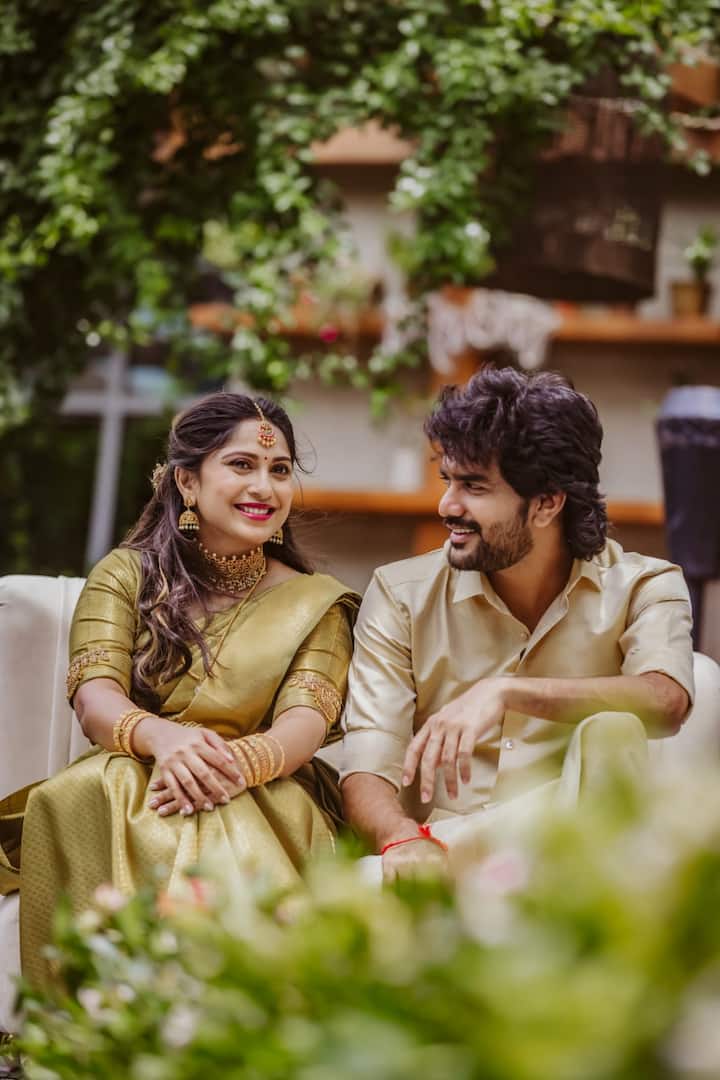 இத்திருமண நிகழ்ச்சியில் பல திரை பிரபலங்களும் கலந்து கொண்டுள்ளனர்.