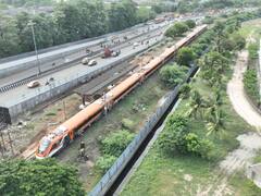 Vande Bharat Express: पहली बार ट्रैक पर दौड़ी ऑरेंज रंग वाली नई वंदे भारत ट्रेन, जानें इसकी खासियत