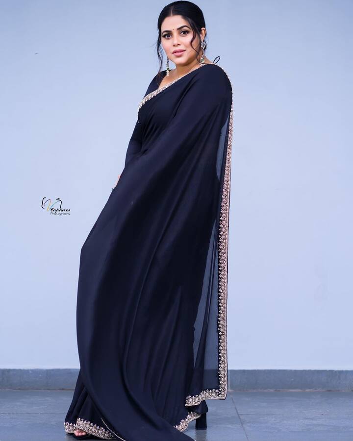 నటి పూర్ణ ఫోటోలు -Image credit: Shamna Khasim/Instagram