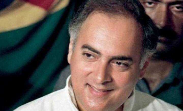 সমাজ-সংসারের সঙ্গে প্রশাসনের সম্পর্ক ব্যাখ্যা করতে গিয়ে রাজীব গাঁধী বলেছিলেন, ‘‘প্রশাসন এবং নাগরিকের মধ্যেকার সম্পর্কে, প্রতিক্রিয়াশীল প্রশাসনকেই সবচেয়ে বেশি পরীক্ষার মধ্যে দিয়ে যেতে হয়।’’