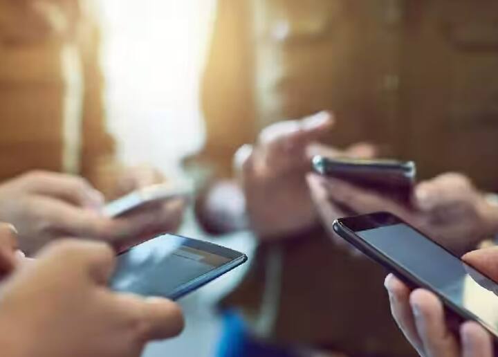 1 જીબી મોબાઈલ ડેટા માટે, પડોશી દેશ પાકિસ્તાનમાં લગભગ 30 રૂપિયા, બાંગ્લાદેશમાં લગભગ 27 રૂપિયા અને ચીનમાં લગભગ 34 રૂપિયા ખર્ચવા પડે છે.