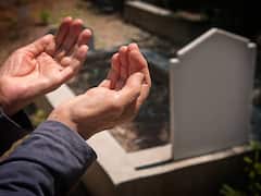 Muslim Burial Traditions: दुनियाभर के मुस्लिम शवों का दफनाने से जुड़े किन नियमों का करते हैं पालन, जानें