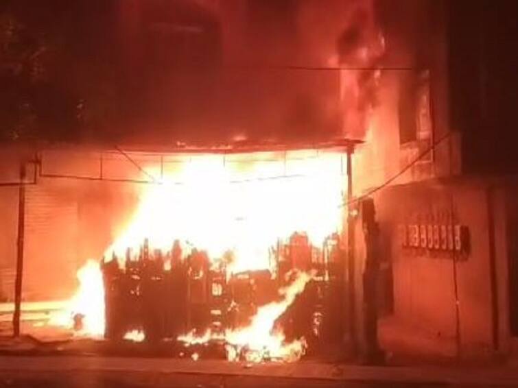 A fire broke out in a three-storied building in Pirani Pada area of Bhiwandi Bhiwandi Fire : भिवंडीतील पिराणी पाडा परिसरात तीन मजली इमारतीला आग, रहिवाशांना सुखरुप काढलं बाहेर 