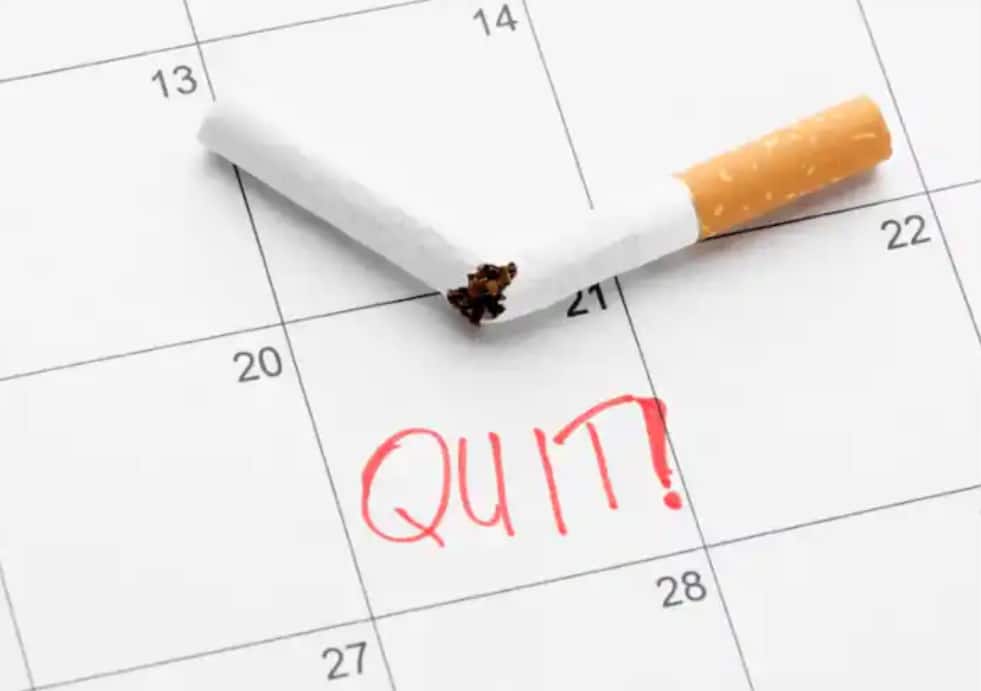 cigarette-for-health-know-how-body-reacts-after-someone-quit-smoking-read-here-all-details Quit smoking: ਜਦੋਂ ਕੋਈ ਸਿਗਰੇਟ ਛੱਡਦਾ ਤਾਂ ਕੀ ਹੁੰਦਾ? ਘੰਟਿਆਂ ਦੇ ਹਿਸਾਬ ਨਾਲ ਸਰੀਰ 'ਚ ਹੁੰਦੇ ਇਹ ਬਦਲਾਅ