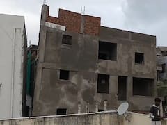 ఓల్డ్ సిటీలో టెన్షన్! పక్కకు ఒరిగిన నాలుగంతస్తుల బిల్డింగ్