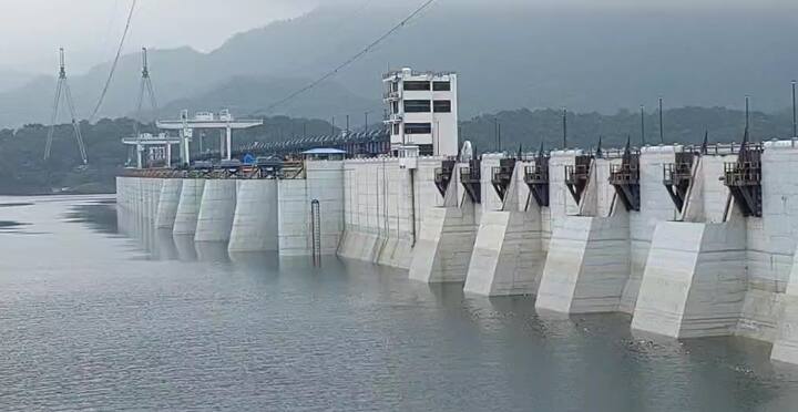 Sardar Sarovar Narmada Dam: ચોમાસું છેલ્લા કેટલાક દિવસોથી રાજ્યમાં ધીમું પડ્યુ છે, છતાં આ બધાની વચ્ચે નર્મદા ડેમને લઇને મોટા સમાચાર સામે આવ્યા છે. હાલમાં જ સમાચાર છે કે, નર્મદા ડેમમાં પાણીની આવકમાં વધારો થયો છે.