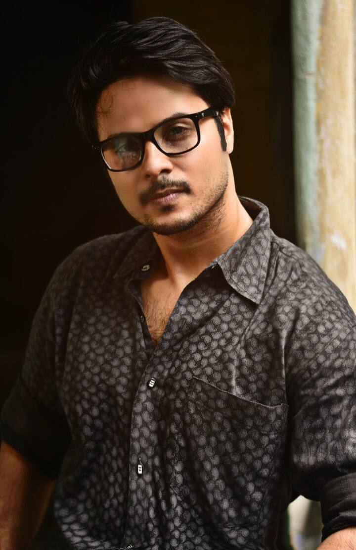 সিরিজটি প্রযোজনার দায়িত্বে রয়েছেন শান্তনু চট্টোপাধ্যায়। কয়েকটি স্কেচের ক্ষেত্রে সহকারি লেখক হিসেবে কাজ করেছেন সাগ্নিক বসু ও শিলাদিত্য চট্টোপাধ্যায়।