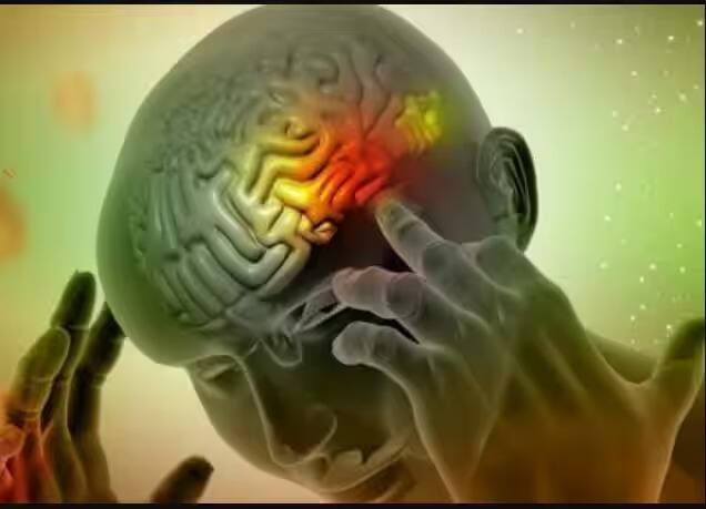 have you also started forgetting small things this is brain fog disease marathi news Health Tips : तुम्हालाही छोट्या-छोट्या गोष्टी विसरण्याची सवय आहे? वेळीच सावध व्हा, 'या' आजाराचं असू शकतं लक्षण