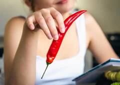 Spicy food: ਕੀ ਤੁਸੀਂ ਵੀ ਤਿੱਖਾ ਲੱਗਣ ਤੋਂ ਬਾਅਦ ਪੀਂਦੇ ਹੋ ਪਾਣੀ, ਤਾਂ ਜਾਣ ਲਓ ਇਸ ਦਾ ਅੰਜਾਮ