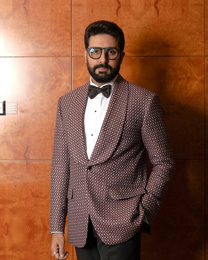 दरअसल ये वाक्या उस दौरान का है. जब अभिषेक बच्चन अपनी पहली फिल्म ‘रिफ्यूजी’ की शूटिंग कर रहे थे. तब एक्टर ने एक सीन को 17 टेक देने के बाद पूरा किया था. इस बात का खुलासा उन्होंने मेलबर्न के भारतीय फिल्म महोत्सव में किया था.