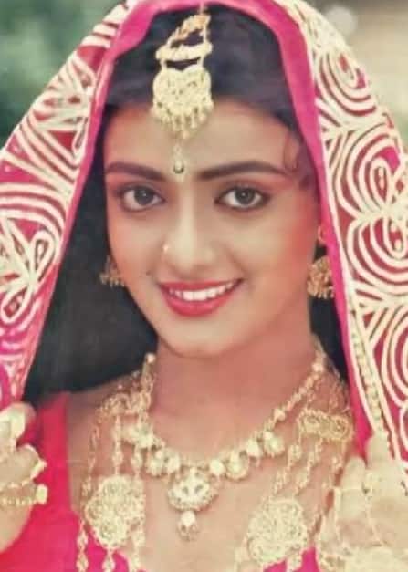 उन्होंने कहा- ये एक सेंसेटिव टॉपिक है. शायद उन्हें अंदाजा नहीं था. उन्होंने सबके सामने मेरे साथ ऐसा किया. हम सब बैठे थे तभी उन्होंने मेरे घुटनों की तरफ इशारा किया था