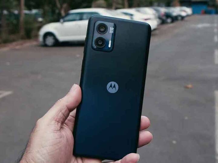 Motorola G73: ये फोन उन लोगों के लिए बेस्ट है जो 5G कनेक्टिविटी और ब्लोटवेयर-मुक्त नियर-स्टॉक एंड्रॉइड एक्सपीरियंस चाहते हैं. स्मार्टफोन में 50MP का प्राइमरी कैमरा, 8MP का अल्ट्रावाइड कैमरा और मीडियाटेक डाइमेंशन 930 चिपसेट का सपोर्ट मिलता है. स्मार्टफोन में 5000 एमएएच की बैटरी मिलती है. Motorola G73 की कीमत 16,999 रुपये शुरू है.