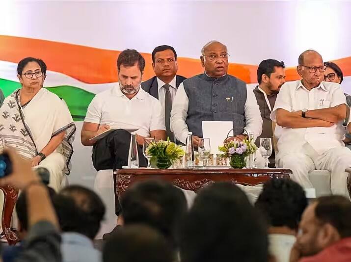 india alliance meeting cancle due to Michong Cyclone heavy rain maharashtra politics news I.N.D.I.A : आधी प्रमुख नेत्यांची अनुपस्थिती, आता मिचाँग चक्रीवादळाचा फटका, विरोधकांच्या इंडिया आघाडीची बैठक रद्द