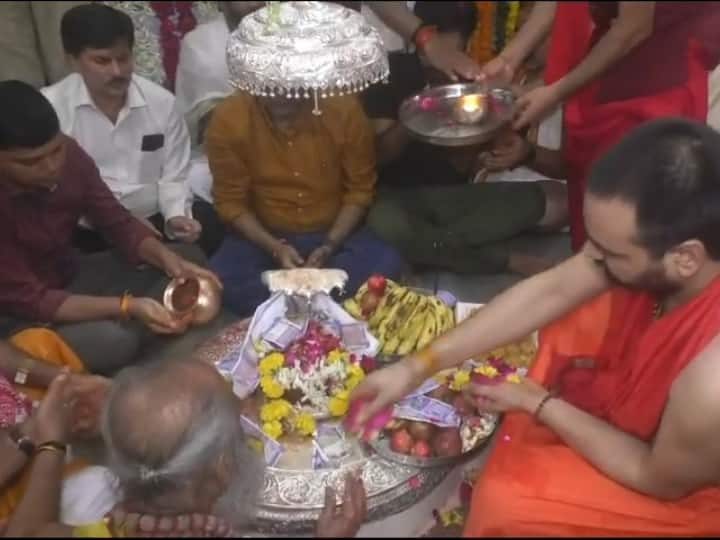 Nagchandreshwar Mahadev Temple of Ujjain doors opened after Trikal Puja on Nag panchami ANN Nag Panchami 2023: त्रिकाल पूजा के बाद खोले गए नागचंद्रेश्वर महादेव मंदिर के कपाट, आम और खास श्रद्धालुओं के अलग-अलग इंतजाम