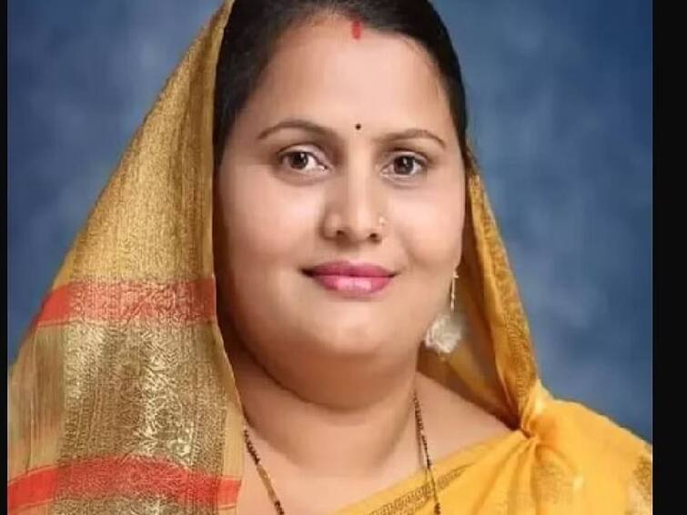 Police have arrested a man who stabbed a woman Congress MLA in Chhattisgarh. Crime: காங்கிரஸ் பெண் எம்.எல்.ஏவுக்கு கத்திக்குத்து.. சத்தீஸ்கரில் அரங்கேறிய அதிர்ச்சி சம்பவம்..