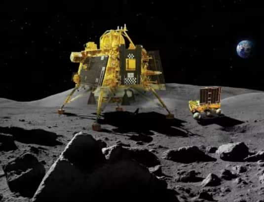 chandrayaan-3-vikram-lander-module-meets-chandrayaan-2-orbiter-before-landing-on-moon Chandrayaan-3 Landing: ਜਦੋਂ ਚੰਦਰਯਾਨ-3 ਦੇ ਲੈਂਡਰ ਮਾਡਿਊਲ ਨੂੰ ਚੰਦਰਯਾਨ-2 ਨੇ ਕਿਹਾ - 'ਸਵਾਗਤ ਹੈ ਦੋਸਤ..', ISRO ਨੇ ਦਿੱਤਾ ਲੇੇਟੇਸਟ ਅਪਡੇਟ