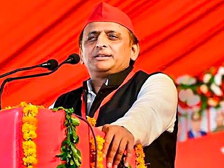 Shoe Hurled At Swami Prasad Maurya On ‘Instructions’ Of BJP Govt, Alleges SP Chief Akhilesh Yadav Shoe Hurled At Swami Prasad Maurya On ‘Instructions’ Of BJP Govt, Alleges SP Chief Akhilesh Yadav