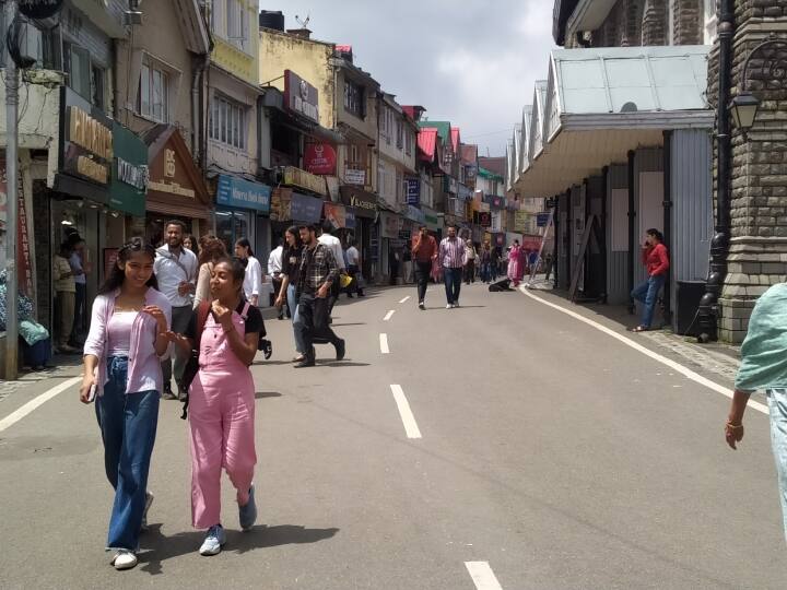 मिली जानकारी के अनुसार प्रदेश में रविवार रात से हुई 78 मौतों में से 24 मौतें अकेले शिमला में तीन बड़े भूस्खलनों के कारण हुईं.