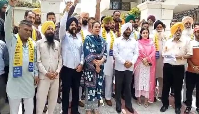 32 families of village Ballomajra joined AAP in the presence of MLA Kulwant Singh ਵਿਧਾਇਕ ਕੁਲਵੰਤ ਸਿੰਘ ਦੀ ਹਾਜ਼ਰੀ ‘ਚ ਪਿੰਡ ਬੱਲੋਮਾਜਰਾ ਦੇ 32 ਪਰਿਵਾਰ ‘ਆਪ’ ‘ਚ ਹੋਏ ਸ਼ਾਮਲ