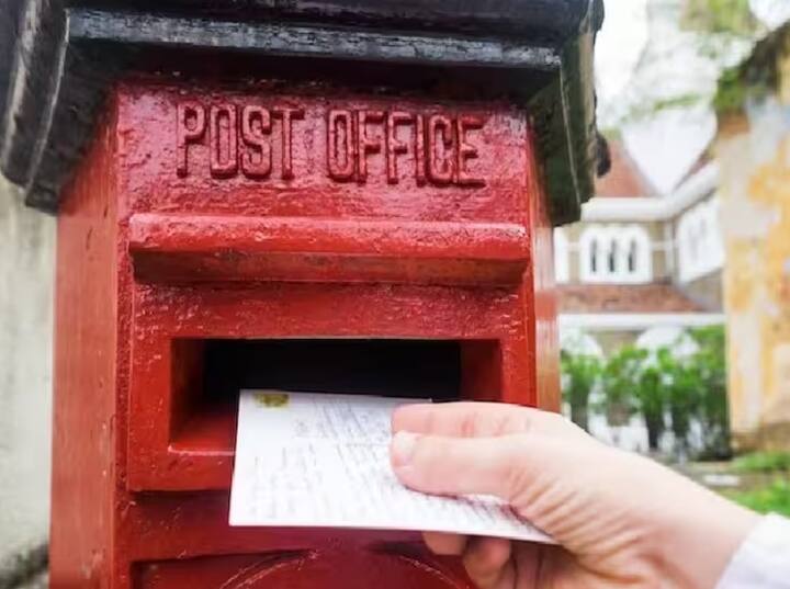 આવી સ્થિતિમાં એકવાર રોકાણ કર્યા પછી તમને સતત પાંચ વર્ષ સુધી દર મહિને એક નિશ્ચિત રકમ મળશે. આ સ્કીમ હેઠળ તમે એક ખાતામાં વધુમાં વધુ 9 લાખ રૂપિયાનું રોકાણ કરી શકો છો. તમે સંયુક્ત ખાતામાં 15 લાખ રૂપિયાનું રોકાણ કરી શકો છો.