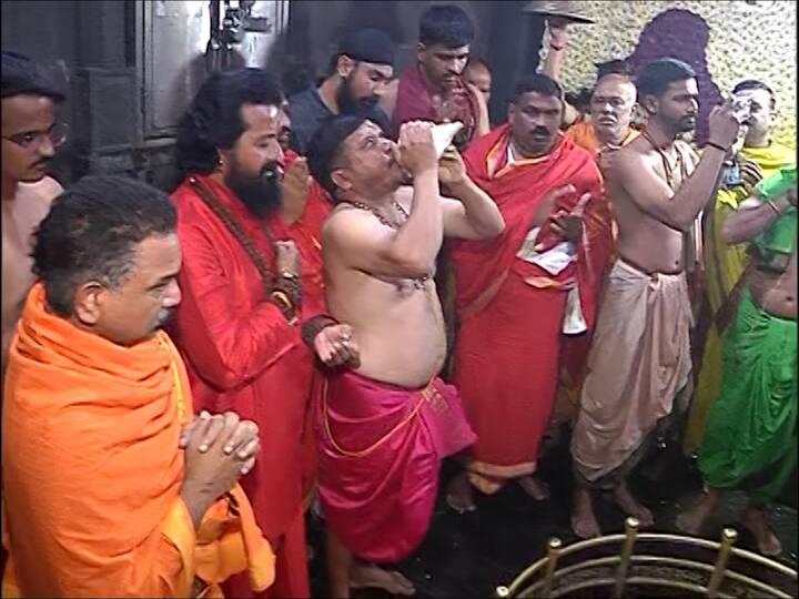 मंदिराच्या गाभाऱ्यात विधीवत पूजा करुन भीमाशंकरचे मंदिर भाविकांना दर्शनासाठी खुले करण्यात आले आहे.