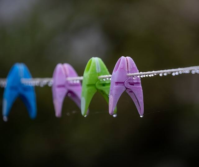 কিন্তু এই দুটোর মধ্যে কোনওটাই যদি না থাকে, তাহলে কী করবেন? কীভাবে জামাকাপড় কাচবেন?