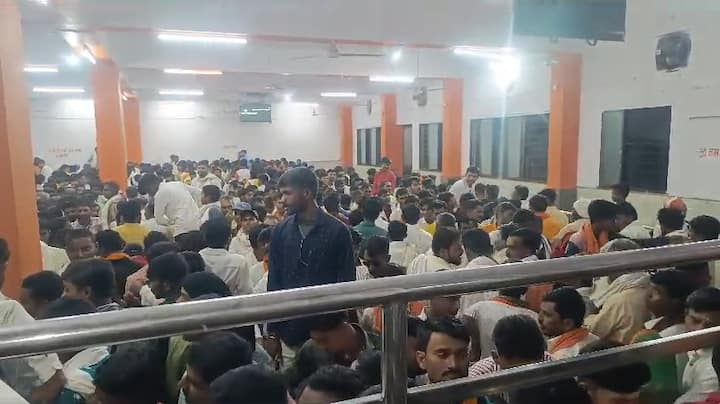 रात्रीपासून भक्तांचा महापूर हा ठिकाणी पाहायला मिळतो आहे.