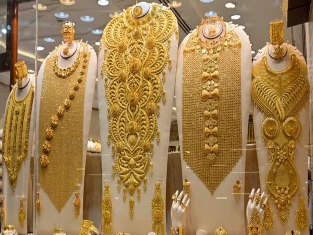 Latest Gold Silver Rate: மீண்டும் உச்சம் தொட்ட விலையால் அதிர்ந்த மக்கள்.. அதிரடியாக ஏற்றம் கண்ட தங்கம், வெள்ளி நிலவரம்!