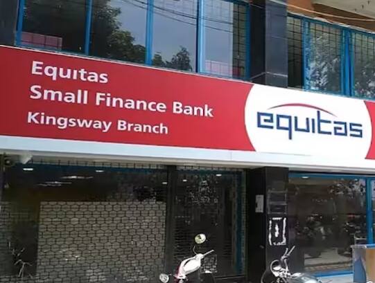 Equitas Small Finance Bank: Equitas Small Finance Bank ਨੇ ਅੱਜ ਤੋਂ ਹੀ ਨਵੀਆਂ ਦਰਾਂ ਲਾਗੂ ਕਰ ਦਿੱਤੀਆਂ ਹਨ। ਇਸ ਤੋਂ ਬਾਅਦ ਸੀਨੀਅਰ ਨਾਗਰਿਕਾਂ ਲਈ 444 ਦਿਨਾਂ ਦੀ FD 'ਤੇ ਵਿਆਜ ਦਰ 9 ਫੀਸਦੀ ਹੋ ਗਈ ਹੈ।
