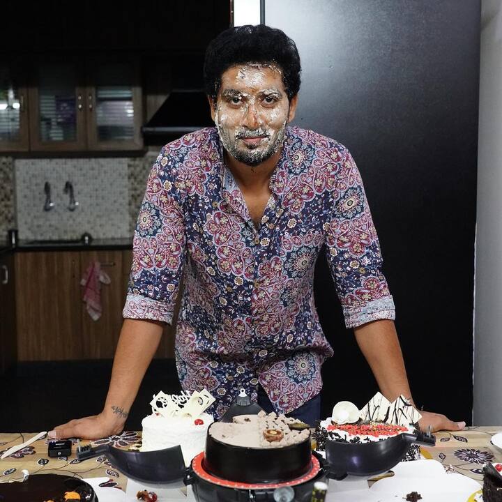 ఆగస్టు 18న నిరుపమ్ పుట్టినరోజు సందర్భంగా బర్త్ డే పార్టీ ఆరెంజ్ చేశారు. Image Credit: Nirupam Paritala/ Instagram