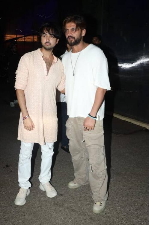 शिल्पा शेट्टी और राज कुंद्रा ने साल 2016 में बेस्टेन रेस्टोरेंट को खोला था. अक्सर यहां सेलेब्स संडे ब्रंच के लिए फैमिली और फ्रेंड्स के साथ नजर आते थे. अब शिल्पा शेट्टी का ये रेस्टोरेंट बंद हो गया है. ऐसे में कुंद्रा फैमिली ने अपने खास दोस्तों के लिए रेस्टोरेंट के क्लोजर पर डिनर रखा. जिसमें जाहिर इकबाल और प्रियंक भी मौजूद रहे.