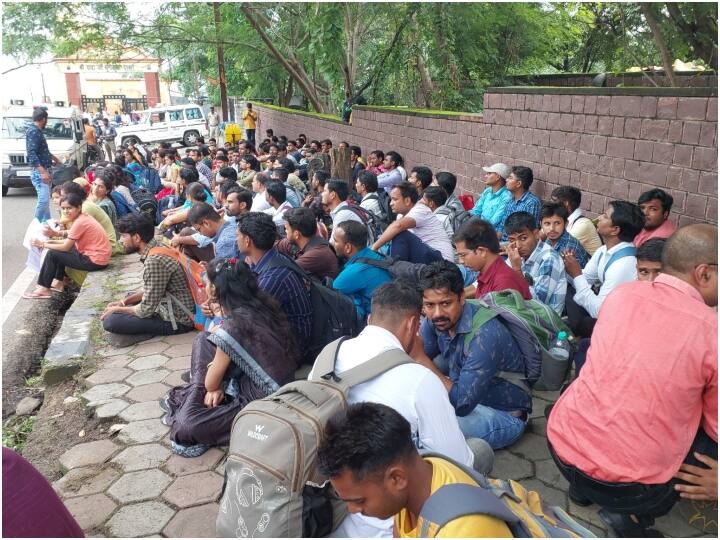 MP teacher recruitment exam aspirants protest outside cm shivraj singh chouhan residence ann MP News: शिक्षक भर्ती परीक्षा में सेलेक्शन के बाद नहीं मिली नियुक्ति, CM शिवराज के आवास के बाहर अभ्यर्थियों का धरना