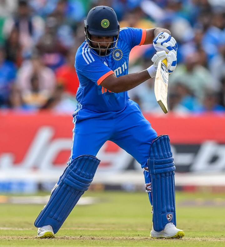 ஆரம்பம் முதலே இந்திய அணி அதிரடியாக ஆட ஆரம்பித்தது. தொடக்க ஆட்டக்காரர் ருதுராஜ் கெய்க்வாட்சிறப்பாக ஆடி அரைசதம் அடித்தார்.