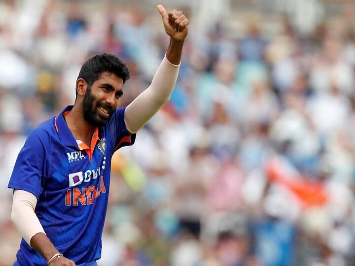 Jasprit Bumrah and Sanjana Ganesan who are expecting the birth of their first child Asia Cup 2023 Jasprit Bumrah: इस वजह से एशिया कप बीच में छोड़ मुंबई वापस लौटे जसप्रीत बुमराह, खुश कर देनी वाली है रिपोर्ट