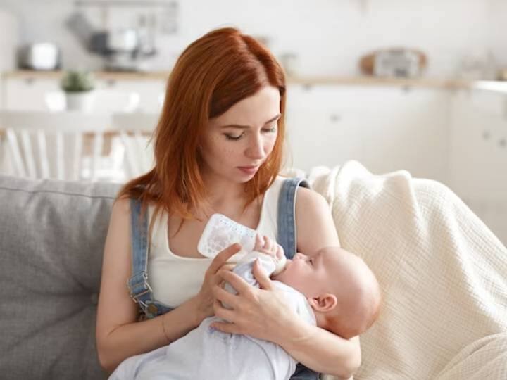 उत्तर प्रदेश के महाराजगंज जिले में पिछले 10 दिनों में लगभग 111 नवजात बच्चों की मौत हो गई है और इन शिशुओं की मौत की वजह गर्भवती महिलाओं के दूध में पाए गए कीटनाशक हैं. लखनऊ के क्वीन मैरी हॉस्पिटल की एक स्टडी में यह दावा किया गया है कि महाराजगंज में हुई इन मौतों के लिए महिलाओं के दूध में पाए गए कीटनाशक जिम्मेदार हैं. अब सवाल उठता है कि मां के दूध तक कीटनाशक कैसे पहुंचे?