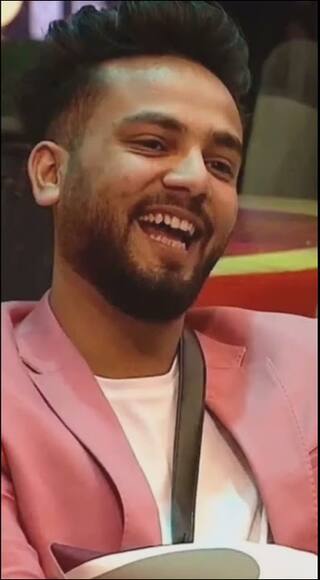 Elvish Yadav का हुआ Grand Welcome, CM Manohar Lal Khatter के साथ शेयर किया स्टेज | ENT LIVE