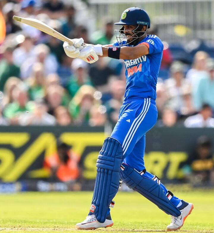 இந்தியா-அயர்லாந்து  அணிக்கு எதிரான இரண்டாவது டி20 போட்டி நேற்று நடந்தது. இதில் டாஸ் வென்ற அயர்லாந்து முதலில் பந்துவீச்சை தேர்வு செய்தது.